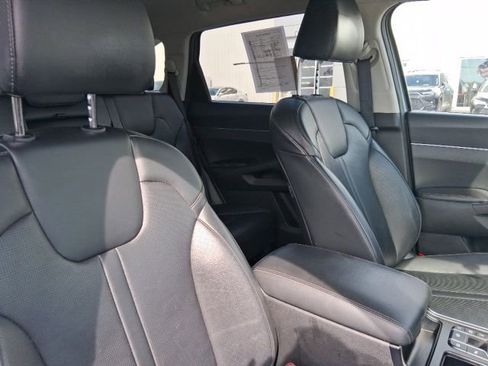 Used 2024 Kia Sorento S image 15