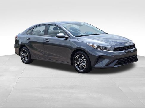 Used 2024 Kia Forte LXS FWD image 5