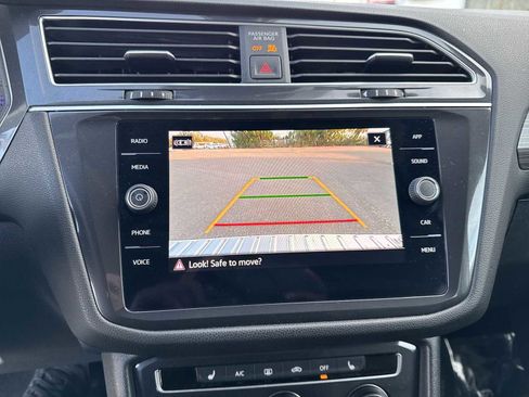 Used 2024 Volkswagen Tiguan SE image 27