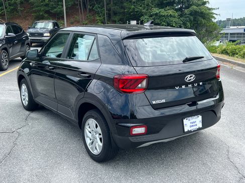Certified 2022 Hyundai Venue SE FWD image 7