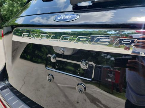 Used 2020 Ford Explorer XLT w/ Equipment Group 202A image 8