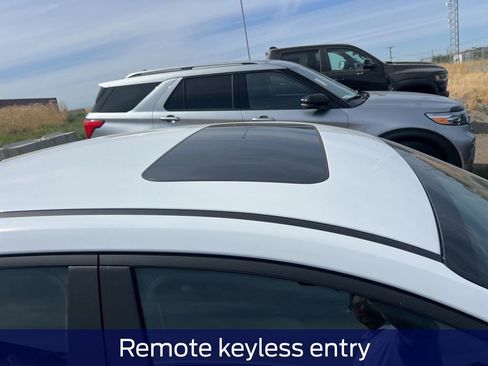 Used 2025 Hyundai Elantra SEL FWD image 3