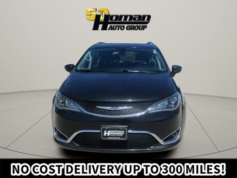 Used 2020 Chrysler Pacifica Touring-L FWD image 8