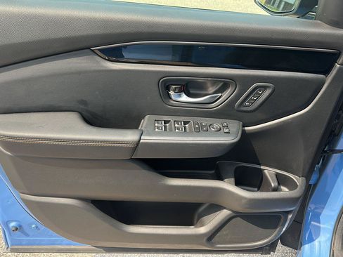 Used 2025 Honda Pilot TrailSport image 9
