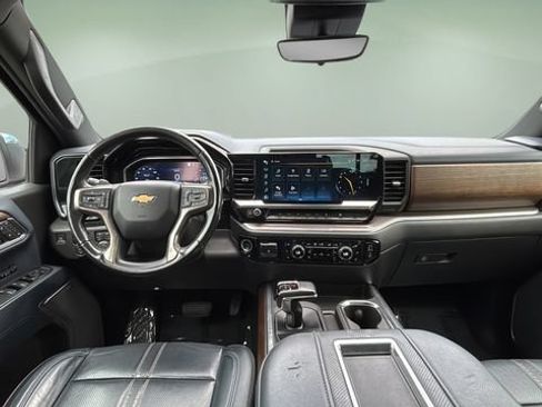 Used 2022 Chevrolet Silverado 1500 High Country w/ High Country Premium Package AWD/4WD image 16