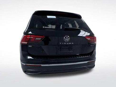 Used 2024 Volkswagen Tiguan SE w/ Panoramic Sunroof Package AWD/4WD image 23