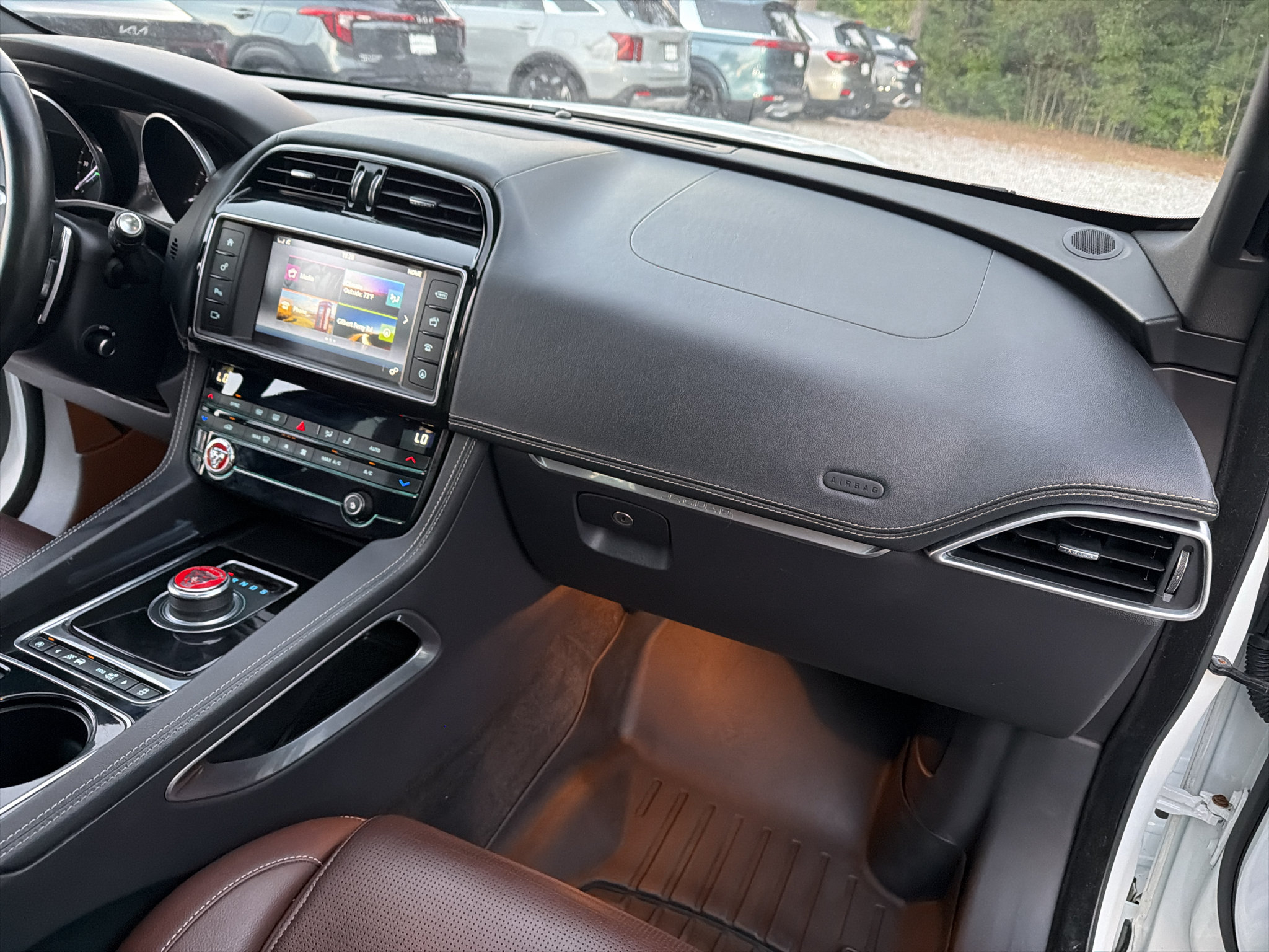 Used 2017 Jaguar F-PACE S AWD/4WD image 30