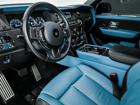 Used 2023 Rolls-Royce Cullinan Black Badge w/ Driver's Package image 21