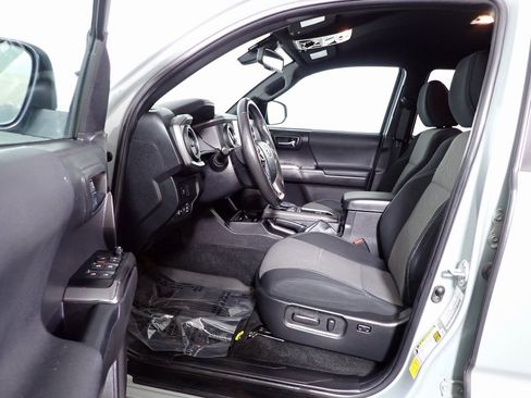 Used 2023 Toyota Tacoma TRD Off-Road image 19