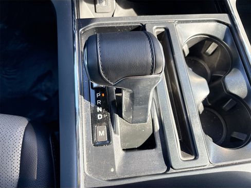 Used 2024 Ford F150 Lariat w/ FX4 Off-Road Package image 17