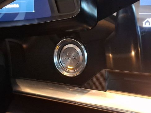 Used 2021 Chevrolet Corvette Stingray w/ Z51 Performance Package image 23