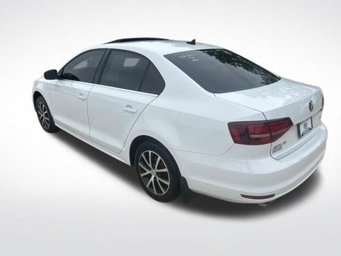 Used 2018 Volkswagen Jetta SE FWD image 5