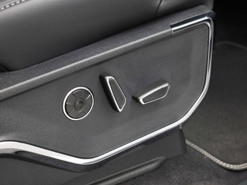 New 2025 Ford F150 Lightning Platinum image 29