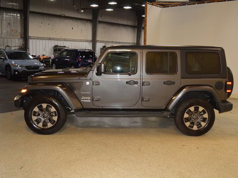 Used 2018 Jeep Wrangler Unlimited Sahara image 6