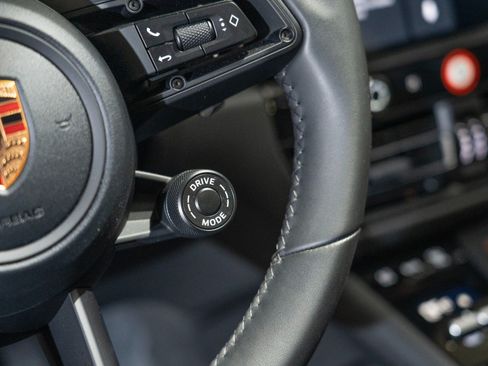 Certified 2026 Porsche Macan AWD/4WD image 22
