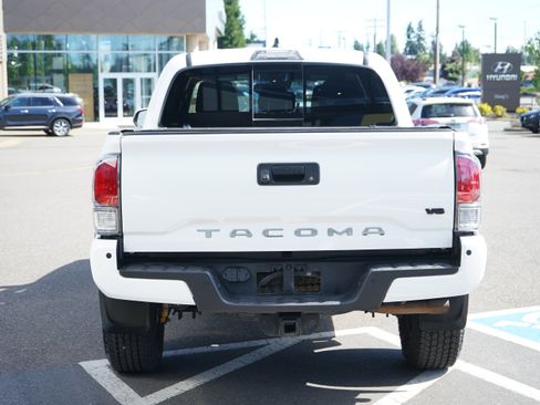 Used 2020 Toyota Tacoma TRD Off-Road w/ Technology Package AWD/4WD image 5