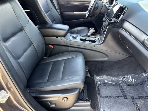 Used 2021 Jeep Grand Cherokee Limited AWD/4WD image 9