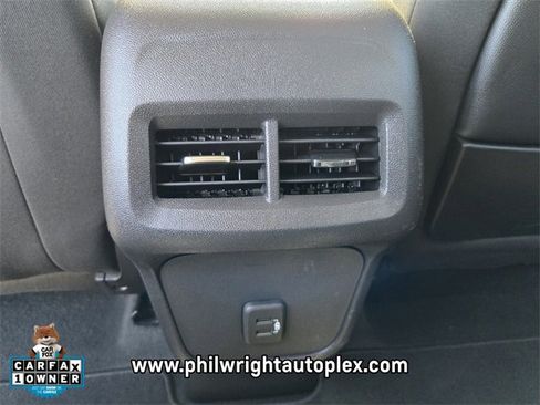 Used 2024 GMC Terrain SLE w/ Driver Convenience Package image 11