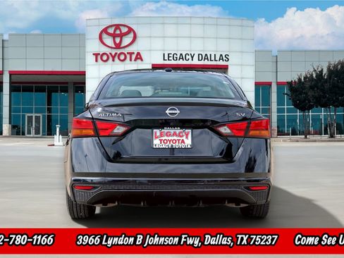 Used 2024 Nissan Altima 2.5 SV FWD image 7