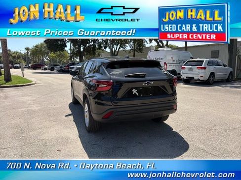 Used 2024 Chevrolet Trax LS w/ LS Convenience Package FWD image 7