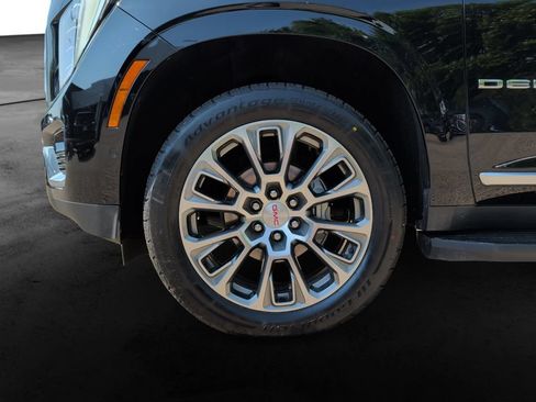 Used 2025 GMC Yukon XL Denali AWD/4WD image 9