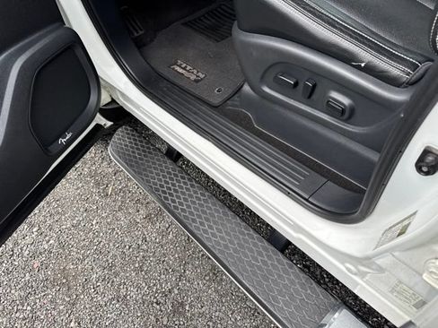 Used 2019 Nissan Titan PRO-4X w/ Pro-4x Convenience Package AWD/4WD image 30