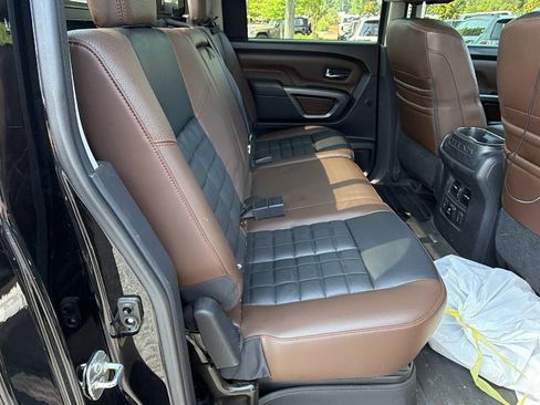 Used 2018 Nissan Titan Platinum Reserve AWD/4WD image 21