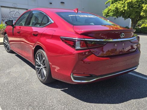 Used 2025 Lexus ES 300h w/ Premium Package image 4