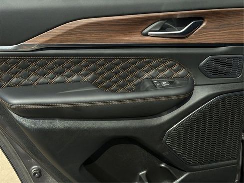 Used 2025 Jeep Grand Cherokee Summit image 22