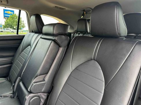Used 2023 Toyota Highlander XLE AWD/4WD image 20