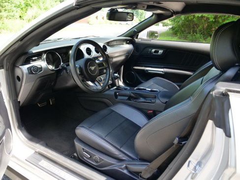 Used 2018 Ford Mustang GT Premium RWD image 21