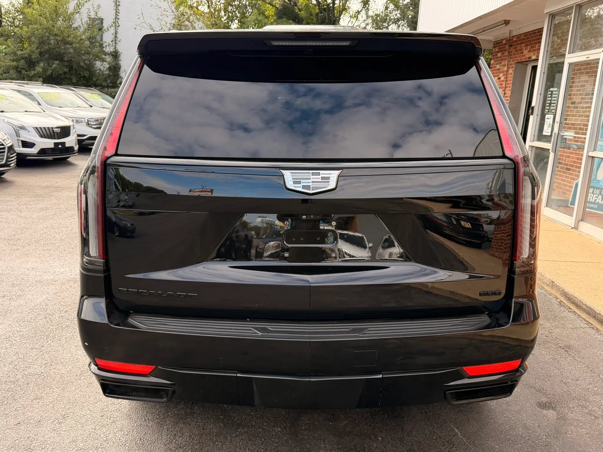 Used 2021 Cadillac Escalade Sport w/ LPO, ONYX Package AWD/4WD image 3