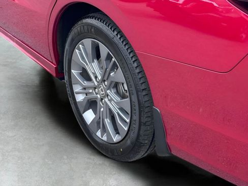 Certified 2025 Honda Odyssey Touring image 11