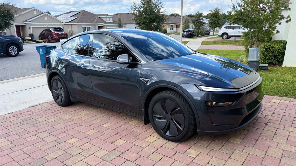 Used 2026 Tesla Model Y Long Range AWD/4WD image 1