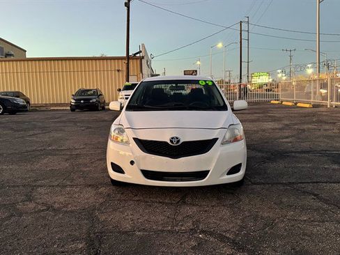 Used 2009 Toyota Yaris S FWD image 2