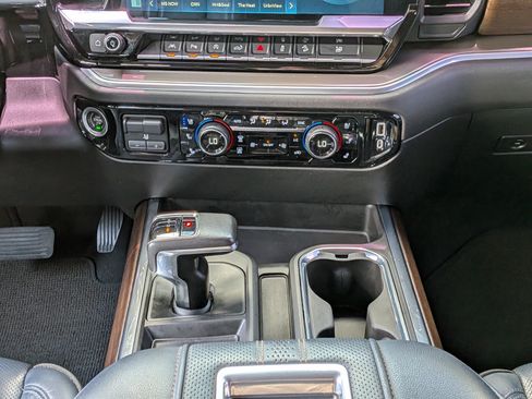 Used 2022 Chevrolet Silverado 1500 High Country w/ Technology Package AWD/4WD image 20