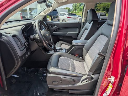 Used 2017 Chevrolet Colorado Z71 AWD/4WD image 16
