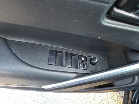 Used 2022 Toyota Corolla Cross LE image 18