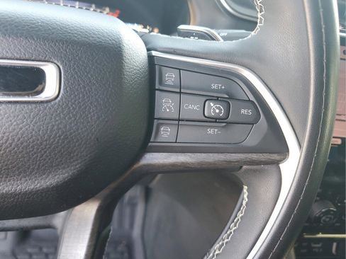 Used 2024 Jeep Grand Cherokee Limited w/ Black Appearance Package image 27