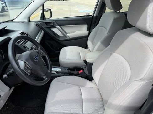 Used 2015 Subaru Forester 2.5i Premium AWD/4WD image 2