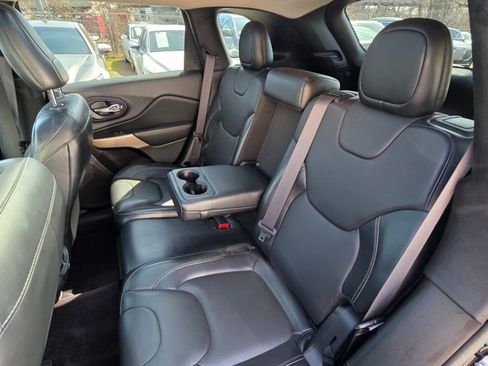 Used 2018 Jeep Cherokee Limited image 32
