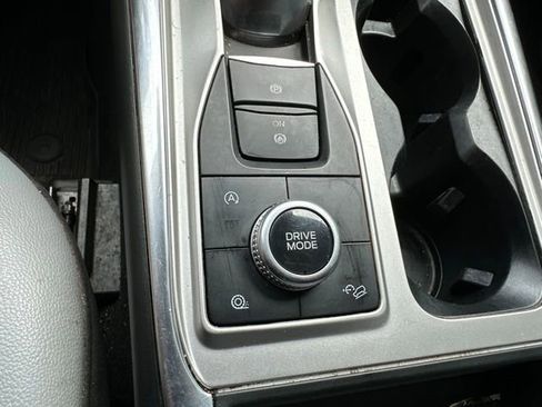 Used 2021 Ford Explorer XLT w/ Equipment Group 202A AWD/4WD image 10