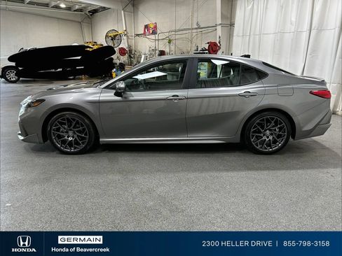 Used 2025 Toyota Camry XSE FWD image 5