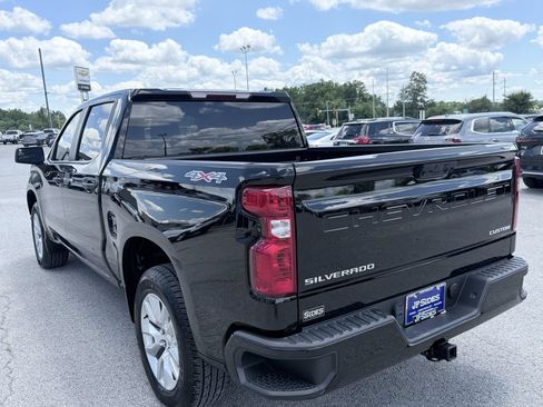 Used 2023 Chevrolet Silverado 1500 Custom AWD/4WD image 4