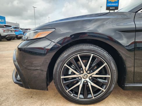 Used 2023 Toyota Camry SE FWD image 9