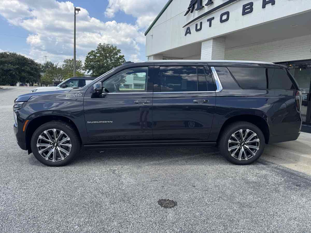 Used 2026 Chevrolet Suburban High Country RWD image 47