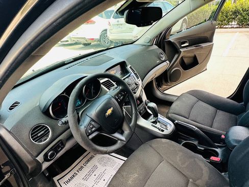 Used 2016 Chevrolet Cruze LT FWD image 13