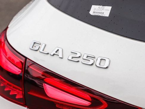 Certified 2025 Mercedes-Benz GLA 250 image 11