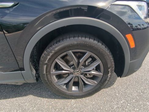 Used 2024 Volkswagen Tiguan SE image 13