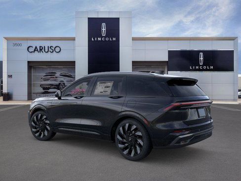 New 2026 Lincoln Nautilus Reserve w/ Jet Appearance Package image 4